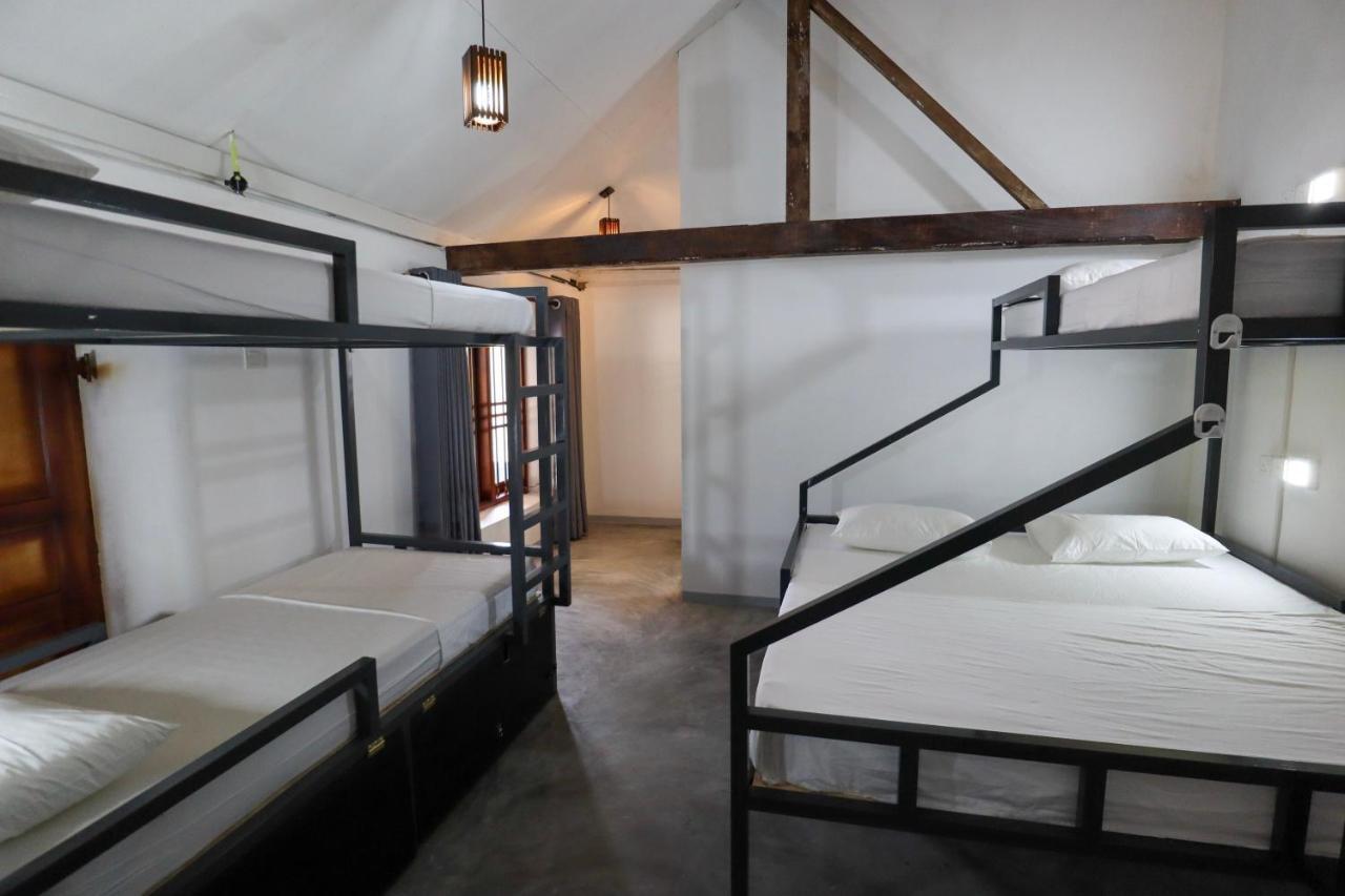Why Not Backpackers Albergue Mirissa Exterior foto